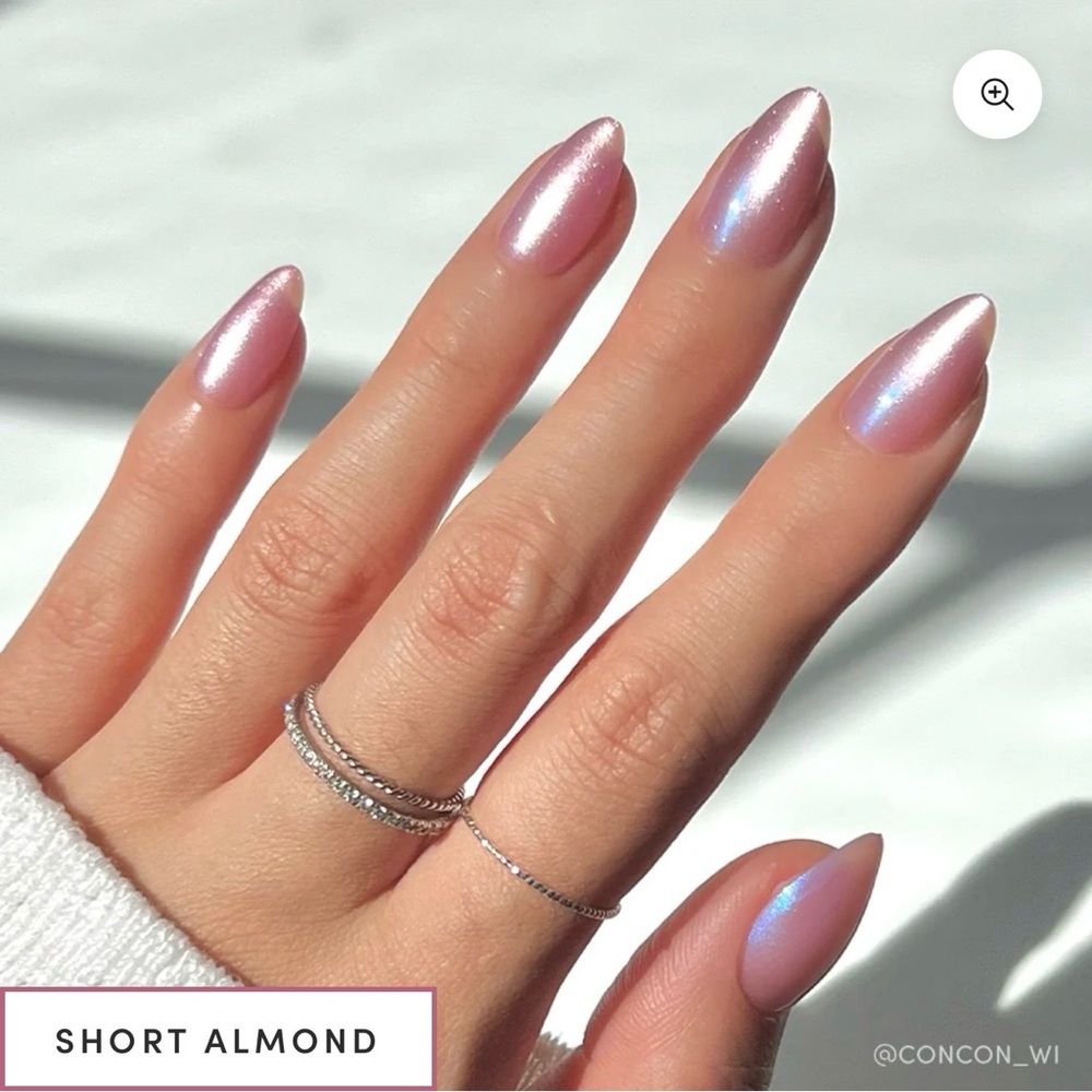 Press-On Short Almond Nails in Iridescent Pink